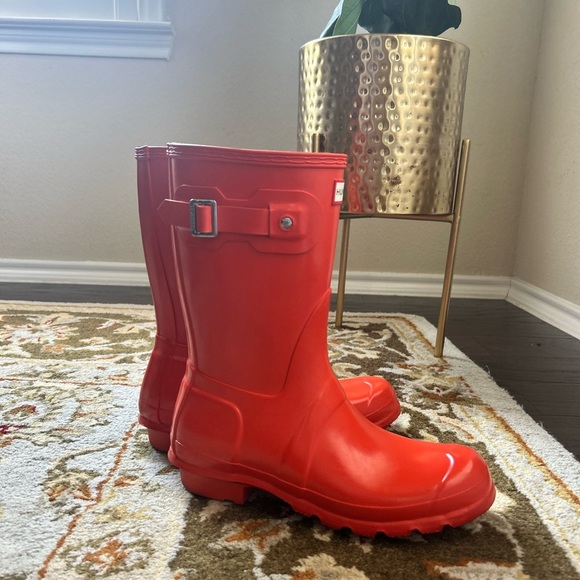 Hunter rain boots in a limited edition true orange color! - Picture 6 of 7